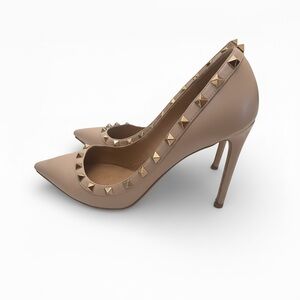 Valentino Garavani Rockstud Nude Pumps Size 38 Heels